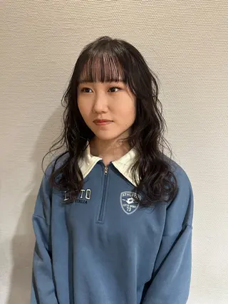 ロング カラー 塩澤 榛奈のヘアスタイル