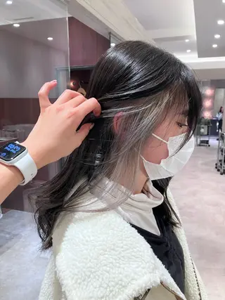 ロング カラー サキ🤍ハイトーン 🩰くびれ巻きヘアのヘアスタイル