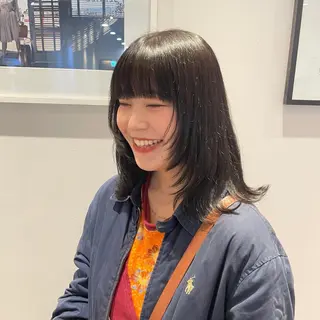 ミディアム 透け感カラー/レイヤ ーAI🪽🩵のヘアスタイル