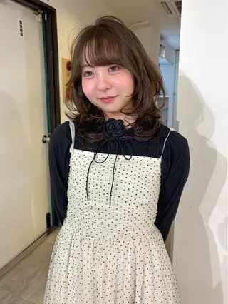 ミディアム カラー mizuki/ピンク ベージュ.レイヤーのヘアスタイル