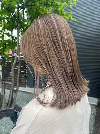 ミディアム 長南 やよいのヘアスタイル