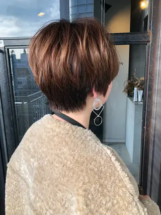ショート カラー 俵 知広のヘアスタイル