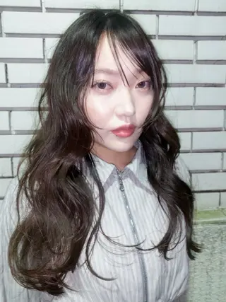 ロング カラー ヘアアレンジ yiye shioriのヘアスタイル