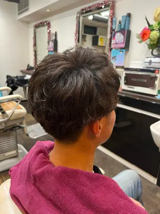 ショート パーマ メンズ 二本木 秀成のヘアスタイル