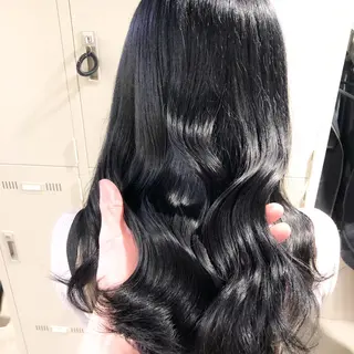 ロング カラー ハイトーン×レイヤー カットTAKUMIのヘアスタイル