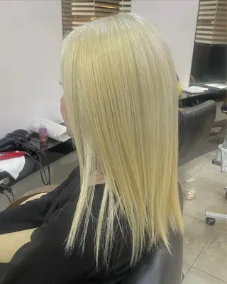 セミロング カラー ヘアアレンジ 烏山 達也のヘアスタイル