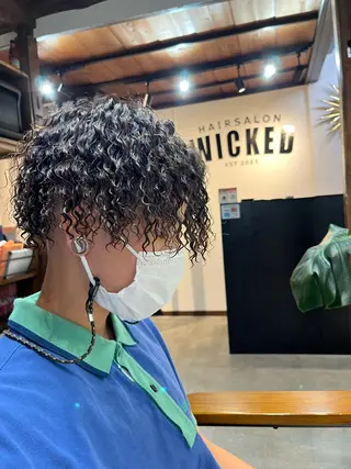 ショート パーマ 東風上 亮介のヘアスタイル