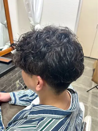 パーマ メンズ イツキ🌕デザインカ ラー🥨髪質改善🫧のヘアスタイル