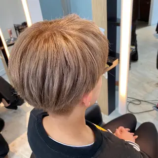 ショート カラー 井手 孔介のヘアスタイル