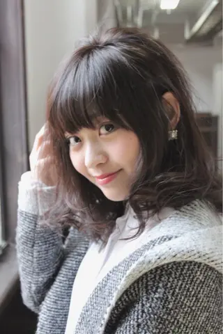 ミディアム H (エイチ) 烏丸御池店のヘアスタイル