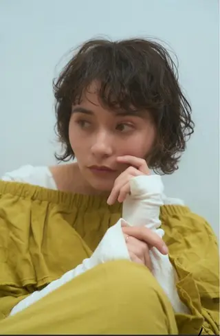 ミディアム パーマ 菊川 愛莉のヘアスタイル