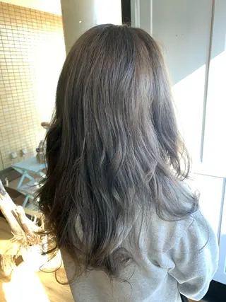 ロング カラー ツキダテ ユイのヘアスタイル
