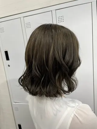 ミディアム 横浜🦋ハイトーン 🫐シャドウルーツのヘアスタイル