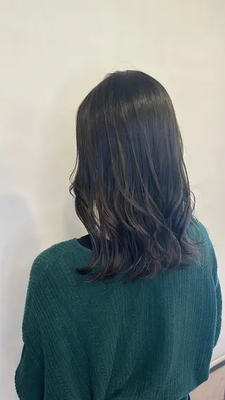 ミディアム カラー Ida Akaneのヘアスタイル