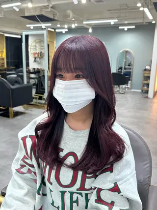 セミロング 韓国風 白髪ぼかし NAOTOのヘアスタイル