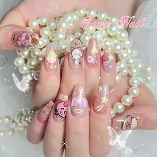 ネイル 🦋 Queenieのネイルデザイン