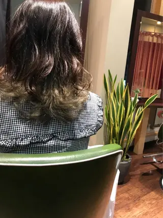 セミロング カラー Largo ラルゴのヘアスタイル