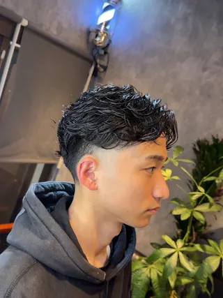 ミディアム パーマ 安立 玲於のヘアスタイル