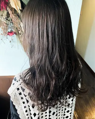ロング 秋月 亜耶のヘアスタイル