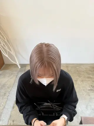 ミディアム カラー 吉川 莉央のヘアスタイル