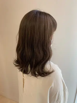 ミディアム カラー 顔まわりカット✄ ベージュカラー🧸のヘアスタイル