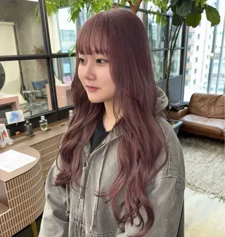 ロング Cocona 🦤 /ブリーチ/艶カラーのヘアスタイル