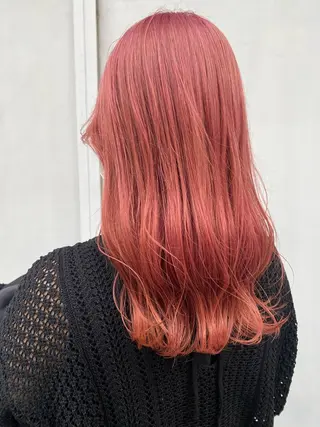 ミディアム 小林 朋花のヘアスタイル