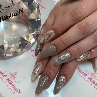 ネイル ネイルリボン 受付スタッフのネイルデザイン