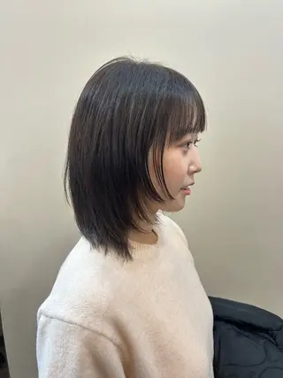 ミディアム AYANO ／レイヤー／オリーブのヘアスタイル