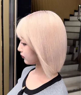 ショート カラー ヘアアレンジ enn.bleach by t.a.g所属・ホワイトカラー/ ピンクベージュにったのヘアスタイル