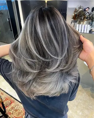 セミロング Merly osakaのヘアスタイル
