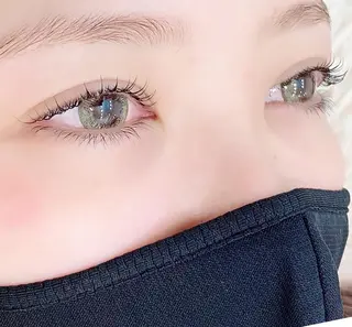 マツエク・マツパ ネイルリボン 受付スタッフのネイルデザイン