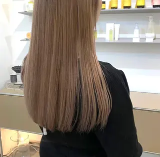 セミロング カラー ブリーチカラーが人気 onnuのヘアスタイル
