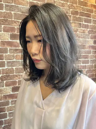 ミディアム カラー 久木原 ゆりのヘアスタイル