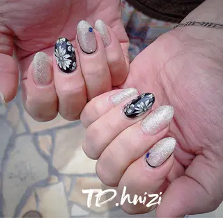 ミディアム めぐみのネイルサロン スタッフ練習のネイルデザイン