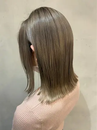 ミディアム 小口 晃のヘアスタイル