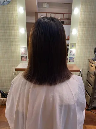 ミディアム 西野 衣織のヘアスタイル