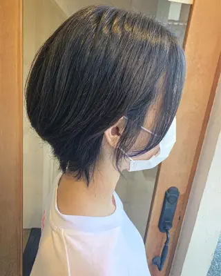 ショート カラー 井上 花音のヘアスタイル