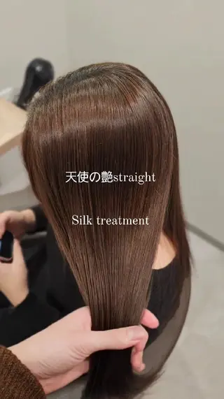 セミロング 縮毛矯正をしている人 のためのカラーのヘアスタイル