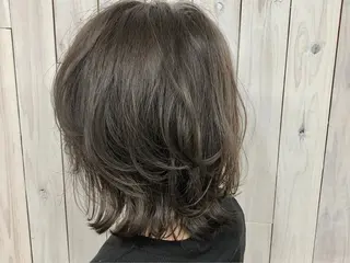 ミディアム カラー パーマ Rowel ローウェルのヘアスタイル