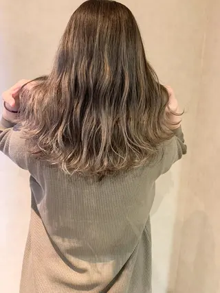ミディアム Lit.豊橋 夏目のヘアスタイル