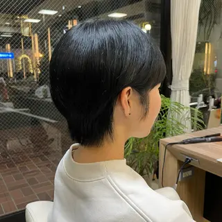 ショート カラー レイヤーカット/ブラ ウンカラー/河野凜のヘアスタイル