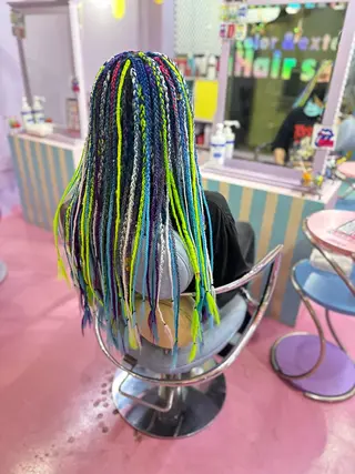 ロング ヘアアレンジ ♮やっしー♮ 🌈派手髪🌈のヘアスタイル