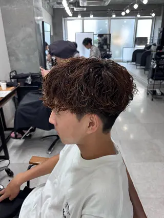 パーマ メンズ フェザーの鬼 🇰🇷yutoのヘアスタイル