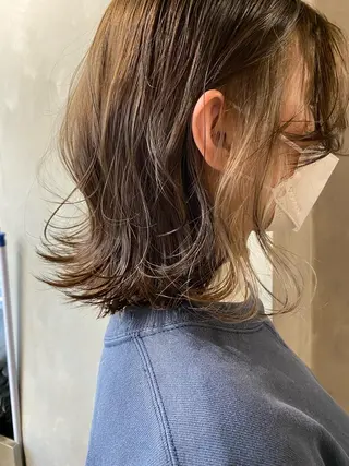 ミディアム カラー ツキノキ ミナのヘアスタイル