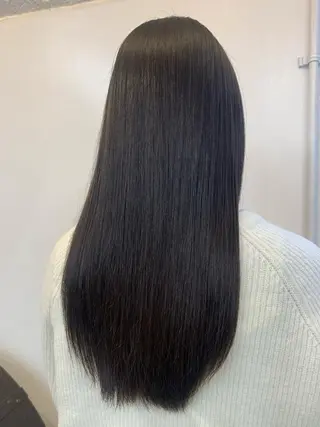 ミディアム トップ スタイリストのヘアスタイル