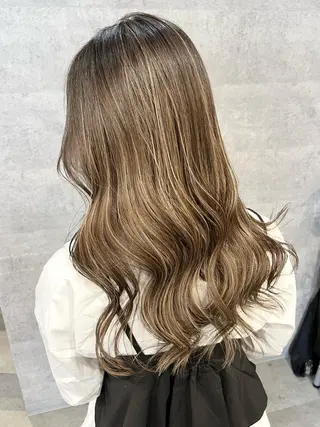 セミロング KYOKO 【Bear】のヘアスタイル