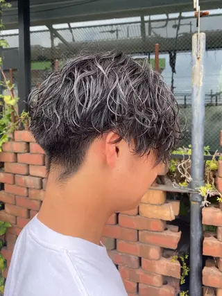 ミディアム auRa  【大宮】 上形 龍也のヘアスタイル