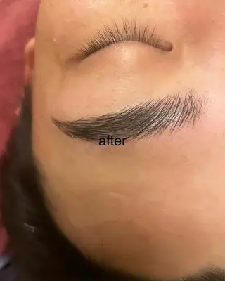 アイブロウ 松下 千恵のネイルデザイン