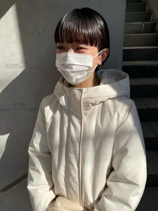 ショート 顔まわりレイヤー デザインカットのヘアスタイル